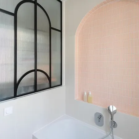Parisian Luxury At Etienne Pernet 아파트 *